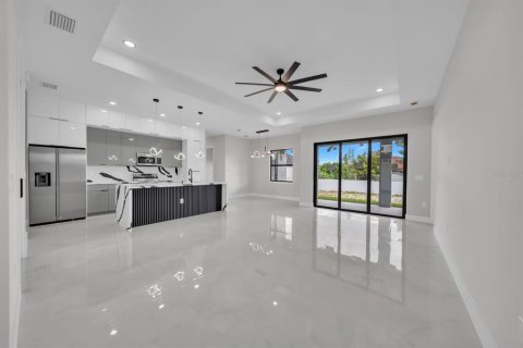Villa ou maison à vendre à Lehigh Acres, Floride: 3 chambres, 173.45 m2 № 2406471 - photo 5