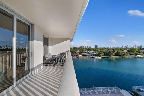 Condo in Bay Harbor Islands, Florida, 3 bedrooms  № 2081350 - photo 30
