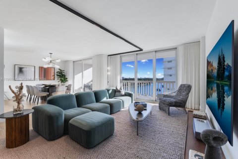 Condo in Bay Harbor Islands, Florida, 3 bedrooms № 2081350