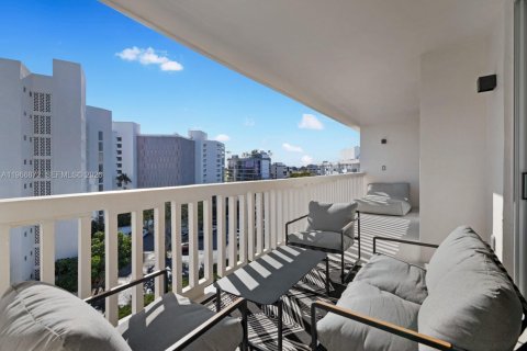 Condo in Bay Harbor Islands, Florida, 3 bedrooms  № 2081350 - photo 29
