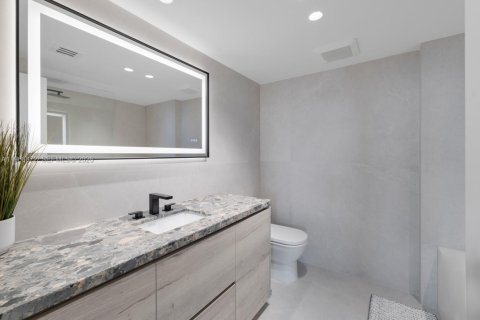Condo in Bay Harbor Islands, Florida, 3 bedrooms  № 2081350 - photo 24
