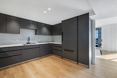 Condo in Bay Harbor Islands, Florida, 3 bedrooms  № 2081350 - photo 10