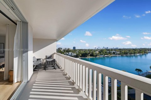 Condo in Bay Harbor Islands, Florida, 3 bedrooms  № 2081350 - photo 3