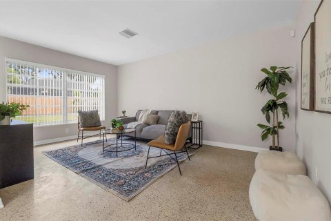 House in Tampa, Florida 3 bedrooms, 123.75 sq.m. № 1873956 - photo 7