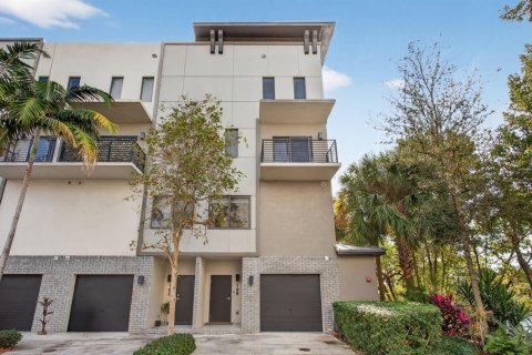 Adosado en Pompano Beach, Florida 3 dormitorios, 242.1 m2 № 2078085