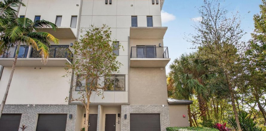 Adosado en Pompano Beach, Florida 3 dormitorios, 242.1 m2 № 2078085