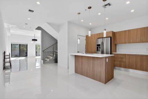 Adosado en venta en Pompano Beach, Florida, 3 dormitorios, 242.1 m2 № 2078085 - foto 17