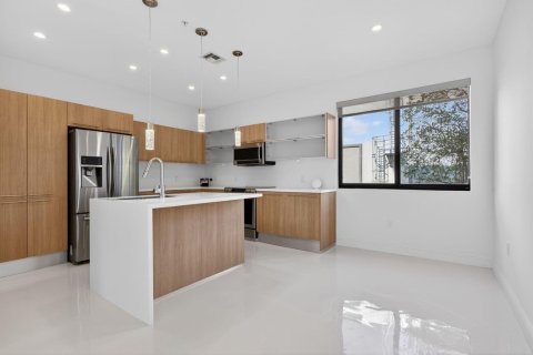 Adosado en venta en Pompano Beach, Florida, 3 dormitorios, 242.1 m2 № 2078085 - foto 16