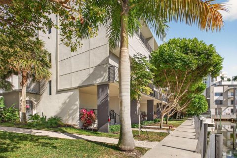 Adosado en venta en Pompano Beach, Florida, 3 dormitorios, 242.1 m2 № 2078085 - foto 3