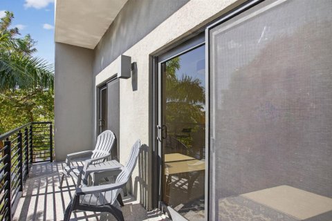 Adosado en venta en Pompano Beach, Florida, 3 dormitorios, 242.1 m2 № 2078085 - foto 29