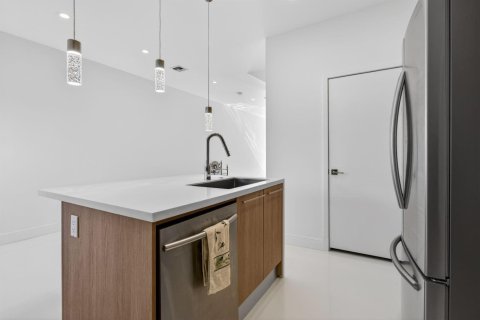 Adosado en venta en Pompano Beach, Florida, 3 dormitorios, 242.1 m2 № 2078085 - foto 20