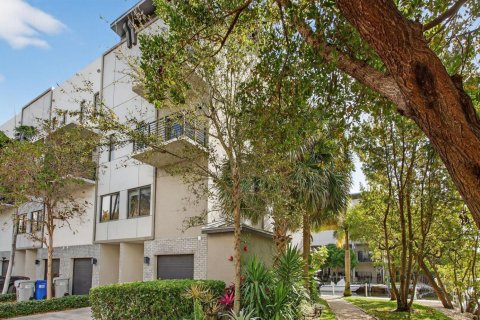 Adosado en venta en Pompano Beach, Florida, 3 dormitorios, 242.1 m2 № 2078085 - foto 2