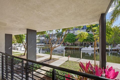 Adosado en venta en Pompano Beach, Florida, 3 dormitorios, 242.1 m2 № 2078085 - foto 9