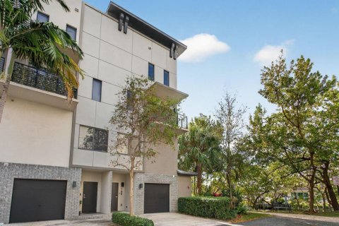Adosado en venta en Pompano Beach, Florida, 3 dormitorios, 242.1 m2 № 2078085 - foto 10