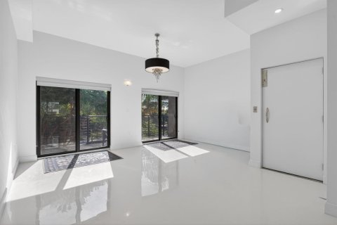 Adosado en venta en Pompano Beach, Florida, 3 dormitorios, 242.1 m2 № 2078085 - foto 24