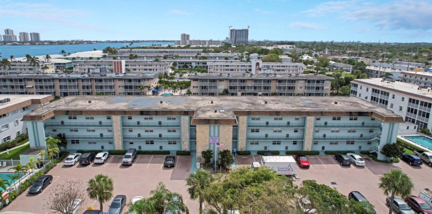 Condominio en North Palm Beach, Florida, 1 dormitorio № 1057013