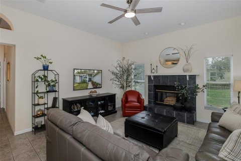 House in New Port Richey, Florida 4 bedrooms, 215.53 sq.m. № 1900305 - photo 22