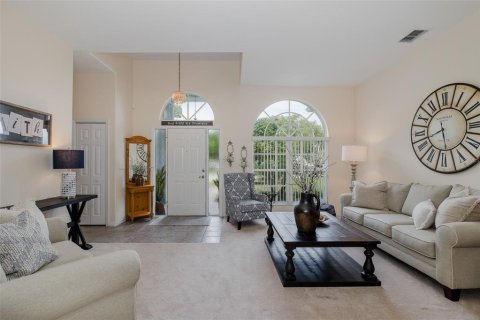 House in New Port Richey, Florida 4 bedrooms, 215.53 sq.m. № 1900305 - photo 4