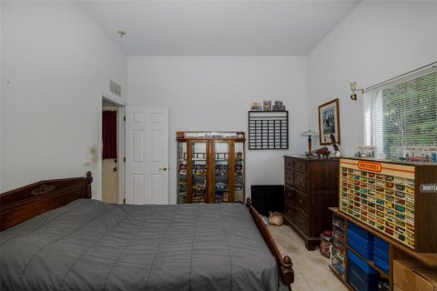 House in New Port Richey, Florida 4 bedrooms, 215.53 sq.m. № 1900305 - photo 28