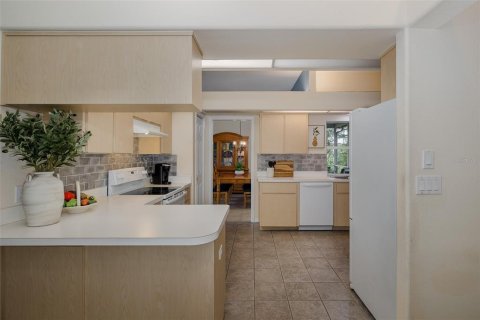 House in New Port Richey, Florida 4 bedrooms, 215.53 sq.m. № 1900305 - photo 16
