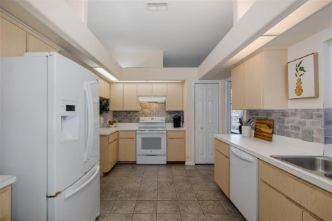 House in New Port Richey, Florida 4 bedrooms, 215.53 sq.m. № 1900305 - photo 15