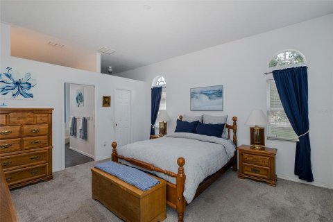 House in New Port Richey, Florida 4 bedrooms, 215.53 sq.m. № 1900305 - photo 10