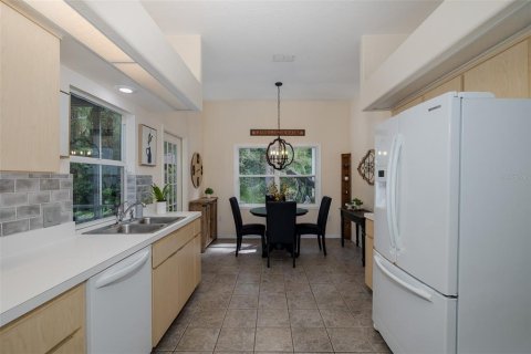 House in New Port Richey, Florida 4 bedrooms, 215.53 sq.m. № 1900305 - photo 13
