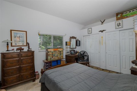 House in New Port Richey, Florida 4 bedrooms, 215.53 sq.m. № 1900305 - photo 29