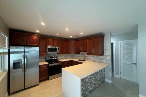 House in Hallandale Beach, Florida 2 bedrooms, 105.17 sq.m. № 2083888