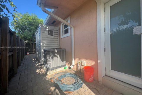 House in Hallandale Beach, Florida 2 bedrooms, 105.17 sq.m. № 2083888 - photo 18