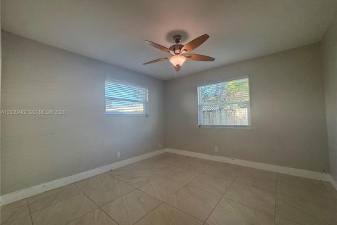 House in Hallandale Beach, Florida 2 bedrooms, 105.17 sq.m. № 2083888 - photo 11