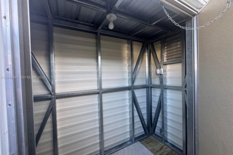 House in Hallandale Beach, Florida 2 bedrooms, 105.17 sq.m. № 2083888 - photo 19