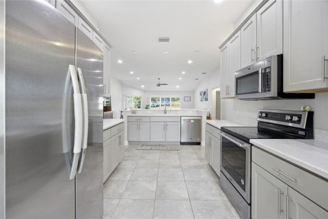 Villa ou maison à vendre à Oxford, Floride: 3 chambres, 204.38 m2 № 2150770 - photo 6