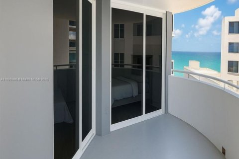Condo in Miami Beach, Florida, 2 bedrooms  № 1794314 - photo 15
