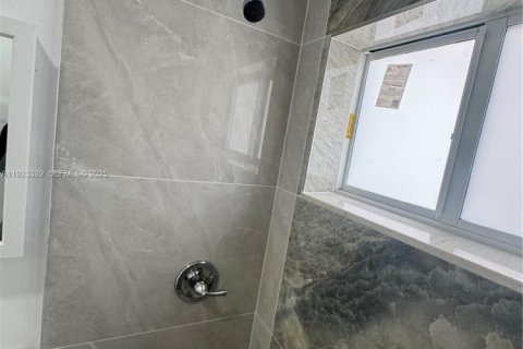 Villa ou maison à louer à Miami, Floride: 2 chambres, 145.67 m2 № 1977363 - photo 10