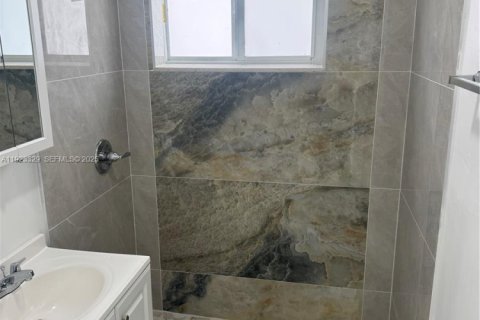 Villa ou maison à louer à Miami, Floride: 2 chambres, 145.67 m2 № 1977363 - photo 9