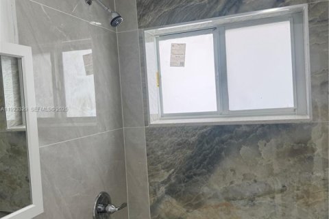 Villa ou maison à louer à Miami, Floride: 2 chambres, 145.67 m2 № 1977363 - photo 8