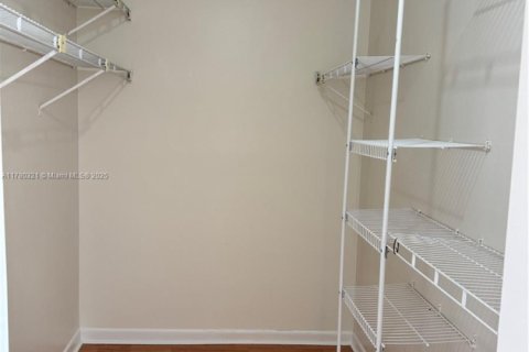 Townhouse in North Miami Beach, Florida 3 bedrooms, 128.21 sq.m. № 1706550 - photo 16