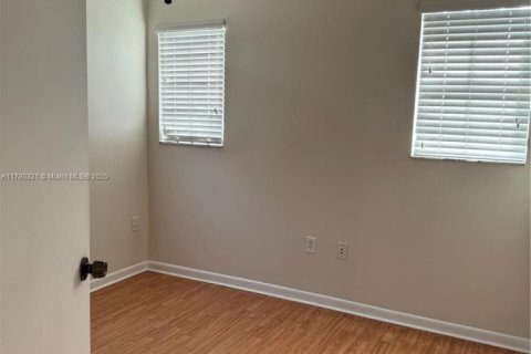 Townhouse in North Miami Beach, Florida 3 bedrooms, 128.21 sq.m. № 1706550 - photo 5