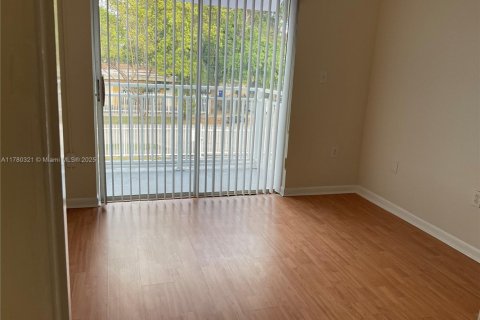 Townhouse in North Miami Beach, Florida 3 bedrooms, 128.21 sq.m. № 1706550 - photo 3