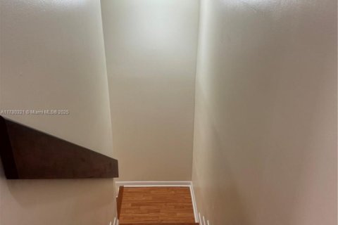 Townhouse in North Miami Beach, Florida 3 bedrooms, 128.21 sq.m. № 1706550 - photo 6