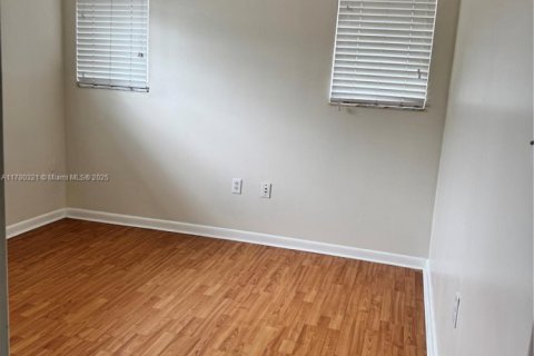 Townhouse in North Miami Beach, Florida 3 bedrooms, 128.21 sq.m. № 1706550 - photo 10
