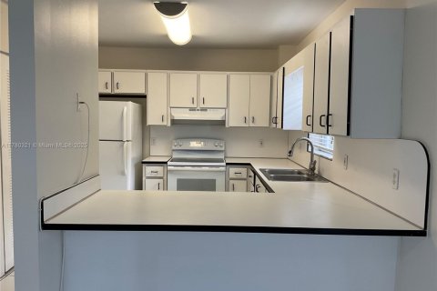 Townhouse in North Miami Beach, Florida 3 bedrooms, 128.21 sq.m. № 1706550 - photo 4