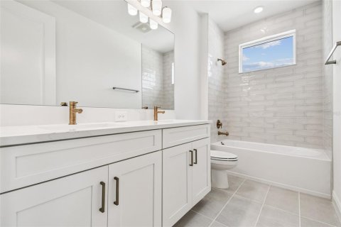House in Sarasota, Florida 3 bedrooms, 260.96 sq.m. № 1757711 - photo 29