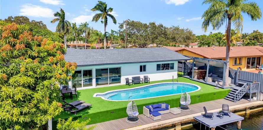 Дом в Холливуд, Флорида 5 спален, 169.55м2 № 2014455