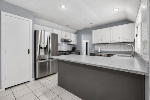 House in Jupiter, Florida 4 bedrooms, 238.39 sq.m. № 2087770 - photo 9