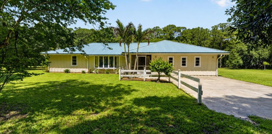 House in Jupiter, Florida 4 bedrooms, 238.39 sq.m. № 2087770