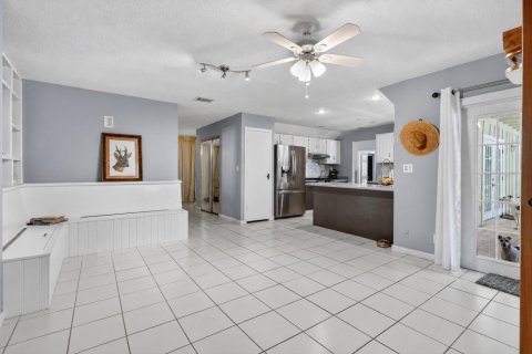 House in Jupiter, Florida 4 bedrooms, 238.39 sq.m. № 2087770 - photo 10