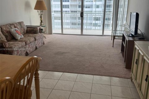Condominio en venta en Aventura, Florida, 1 dormitorio № 1939373 - foto 4