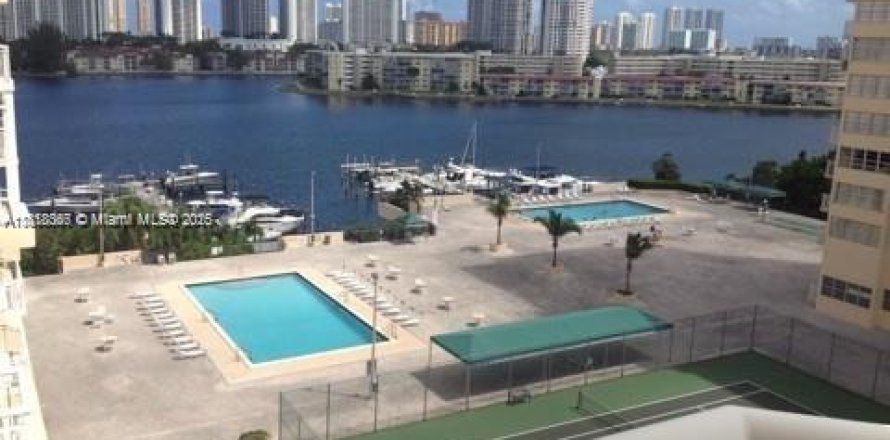 Condominio en Aventura, Florida, 1 dormitorio  № 1939373